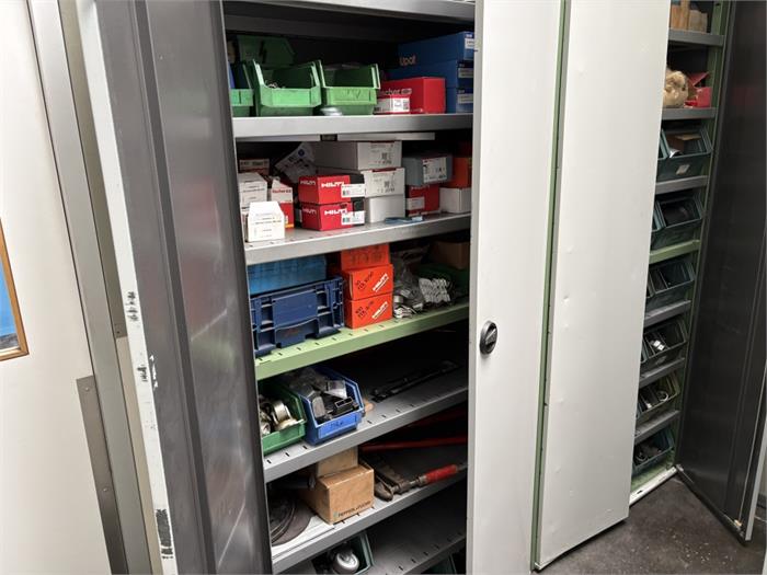 Posten doppeltürige Stahlblechschränke